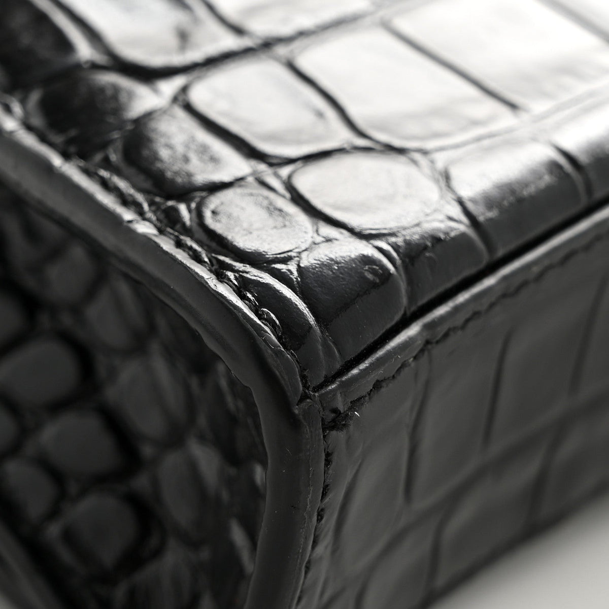 Shiny Calfskin Monochrome Crocodile Embossed Hourglass Chain Bag Black