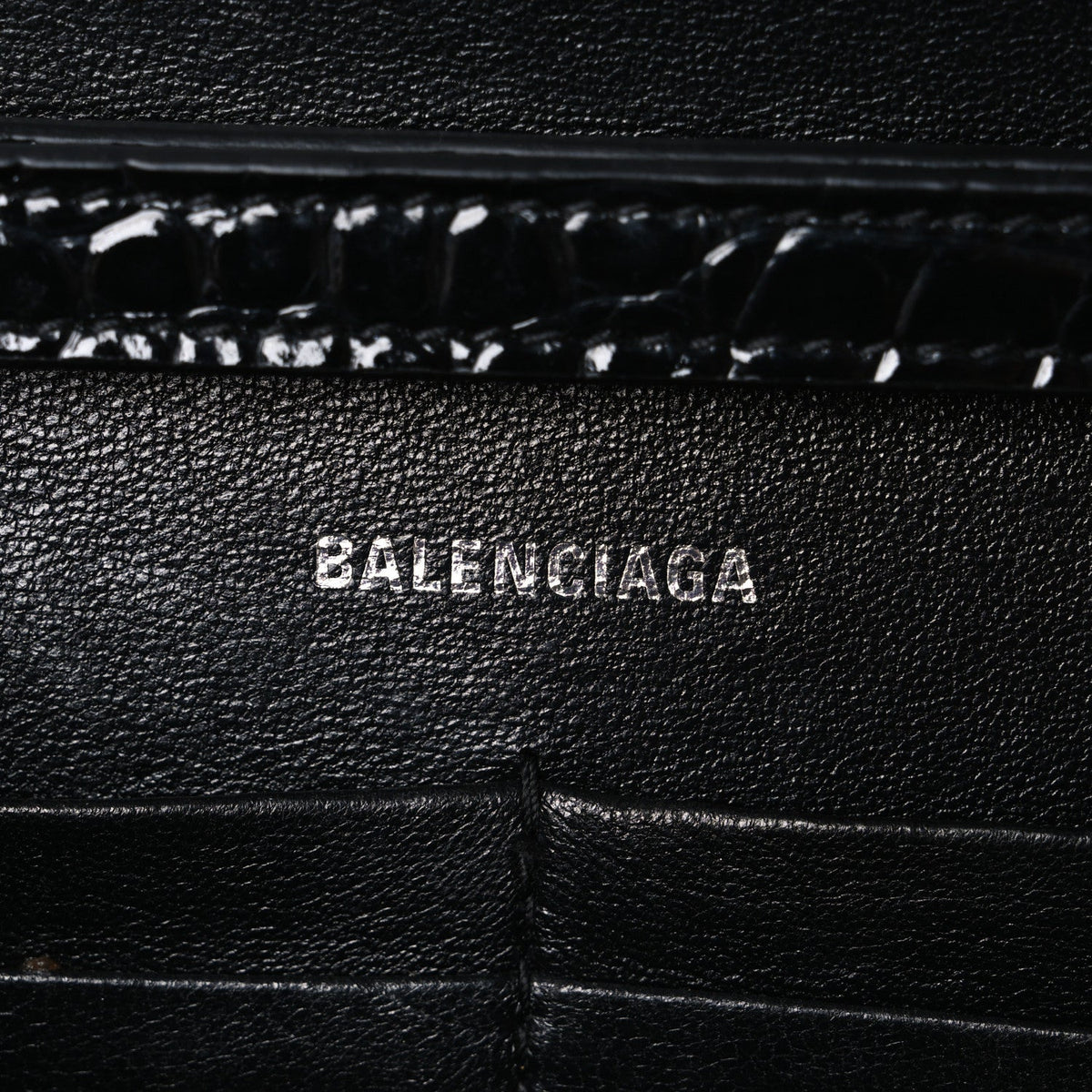 Shiny Calfskin Monochrome Crocodile Embossed Hourglass Chain Bag Black